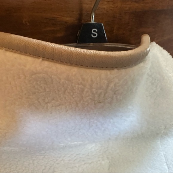 Abercrombie & Fitch Cream and Tan Quilted Sherpa Pullover. Women’s Small. EUC. - Picture 8 of 16